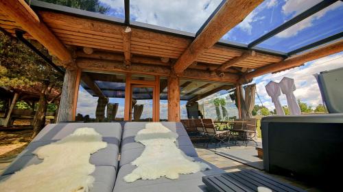 Ivancna Gorica Ski Chalet | Holiday Home Ernest Železni with hot tub
