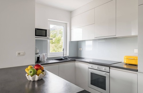 Veliko Brdo Villa | Holiday Home Ferias in Makarska for 6 - Private Pool, Parking, BBQ & Fast Wi-Fi