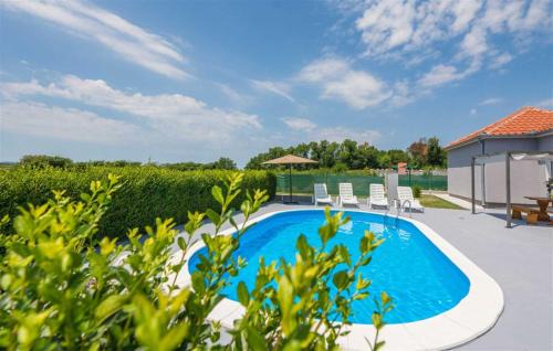 Murvica House | Holiday Home Flora with pool