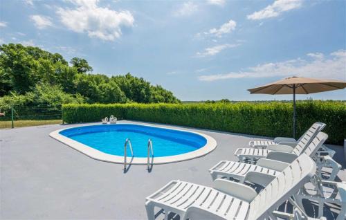 Murvica House | Holiday Home Flora with pool