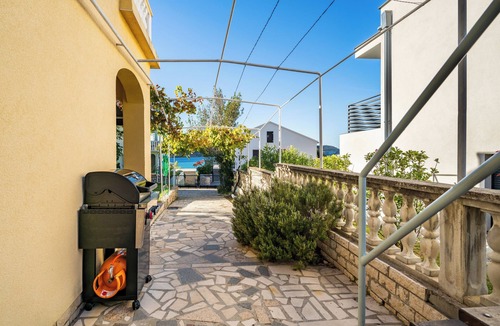Rtina Villa | Holiday home for 8 Persons, 80 m from the sea, 4 bedrooms, 2 kitchens, 3 bathr.