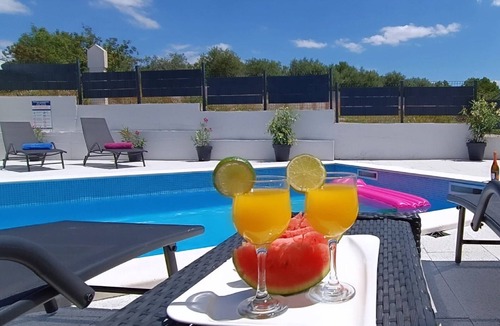 Bilice House | Holiday Home Gabi - Three Bedroom Holiday Home with Terrace and Swimming pool