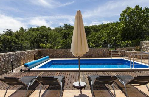Brsec House | Holiday Home Geräumiges Ferienhaus in Brseč mit Privatem Pool by Interhome