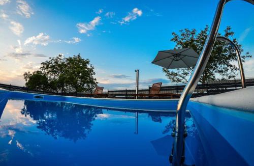 Brckovljani House | Holiday Home Gra ec - Three Bedroom Holiday Home with swimming pool