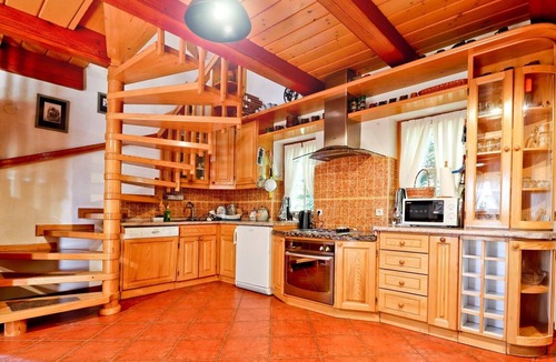 Donja Voca House | Holiday Home Grga with Jacuzzi and swimming pool