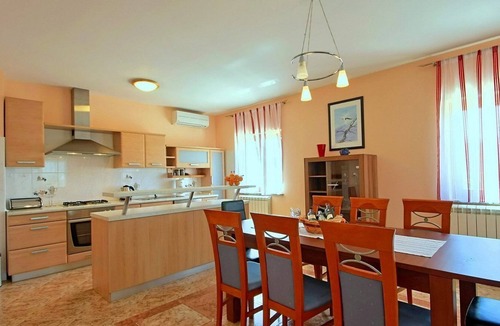 Novaki Motovunski Villa | Holiday home with pool and a large garden near the vineyards, Istria