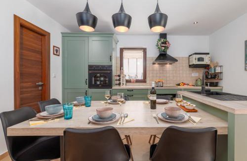 Sveti Ivan Dobrinjski House | Holiday Home Villa Willheim by Interhome