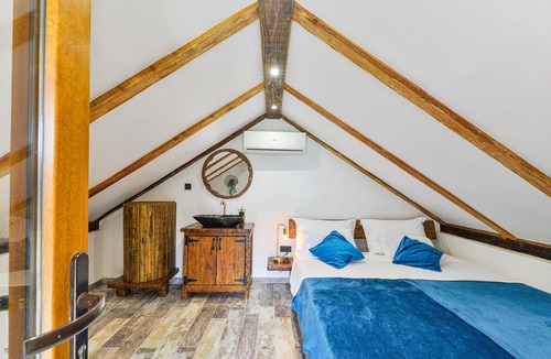 Velim House | Holiday Home Hunting House with jacuzzi