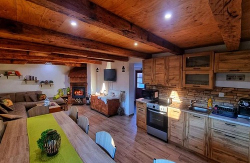 Tounj House | Holiday Home Ico - Three Bedroom Holiday Home with Swimming Pool