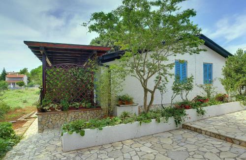 Banjole House | Holiday Home in Banjole near Sea Beach