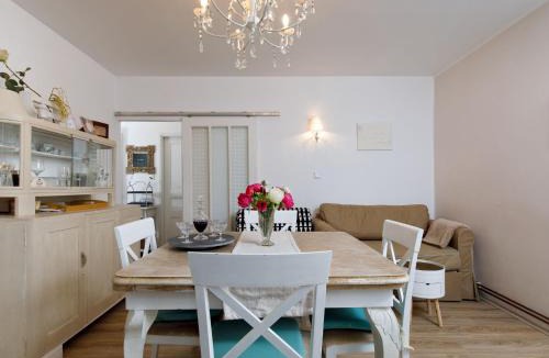 Drnis House | Holiday Home in Drni with Pool & Etnoland