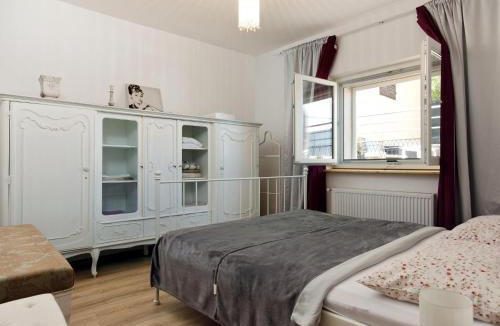 Drnis House | Holiday Home in Drni with Pool & Etnoland