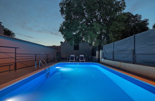 Drnis House | Holiday Home in Drniš with Pool & Etnoland