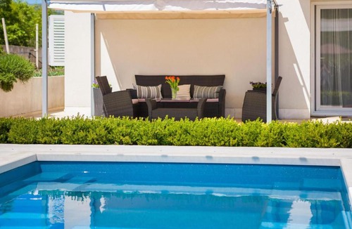 Dugopolje House | Holiday Home in Dugopolje mit Beheiztem Pool by Interhome