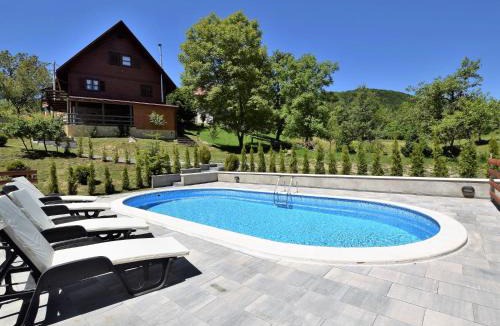 Brod Moravice House | Holiday Home in Gorski Kotar with Pool