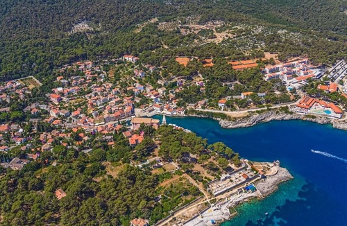 Cove Murtar Ski Chalet | Holiday Home in Mali Lošinj with Terrace, Air condition, WIFI, Washing machine (4780-1)