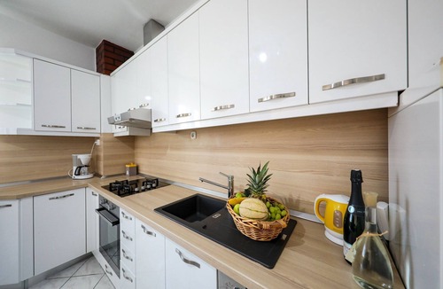Lovinac House | Holiday Home in Policnik with Private Pool