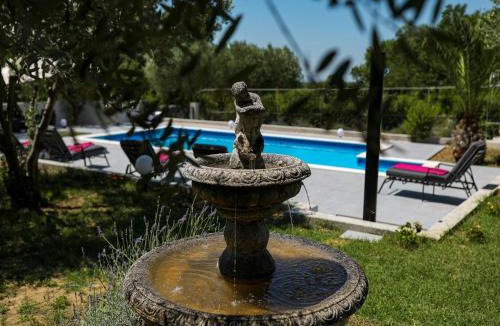 Lovinac House | Holiday Home in Policnik with Private Pool