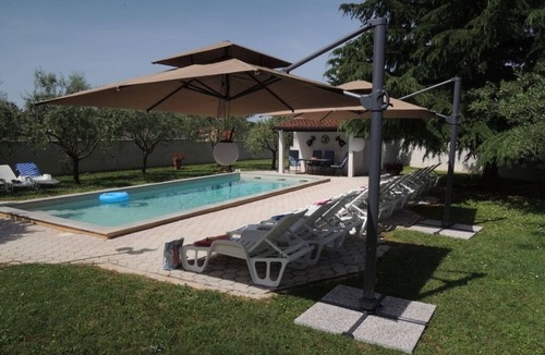 Vrvari House | Holiday Home in Poreč with Terrace, Air condition, WIFI, Dishwasher (4400-5)