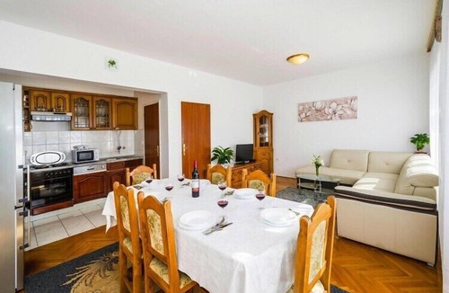Rovanjska House | Holiday Home in Rovanjska with Sea Views