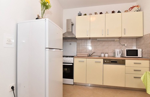 Veli Iz House | Holiday Home in Veli Iž near the Sea