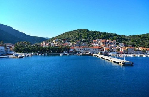 Cove Rogacic House | Holiday Home in Vis with Terrace, Air condition, Dishwasher (139-1)
