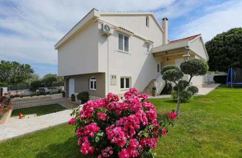 Podgradina House | Holiday Home Karlo by Interhome