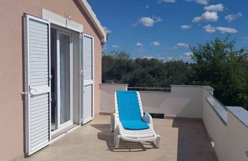 Benkovac Ski Chalet | Holiday Home Leggiero - Holiday Home Leggiero - House with four bedrooms and outdoor pool