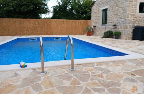 Benkovac Ski Chalet | Holiday Home Leggiero - Holiday Home Leggiero - House with four bedrooms and outdoor pool