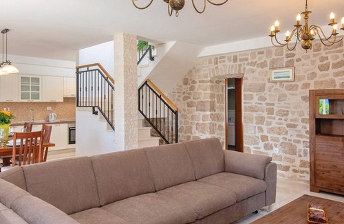 Loviste House | Holiday Home Lovište-Three Bedroom Holiday Home with Pool and Sea View