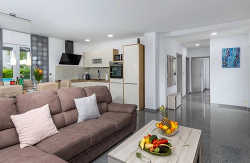 Viskovo Villa | Holiday home Luna pool Kastav by Villas Guide