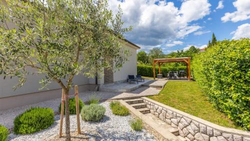 Viskovo Villa | Holiday home Luna pool Kastav by Villas Guide