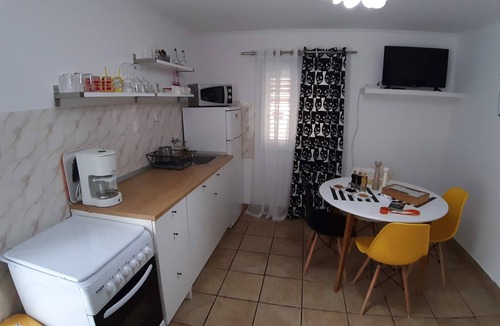 Banici House | Holiday Home Magazin- One Bedroom Apartment with Terrace and Sea View