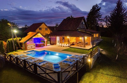 Gornje Dubrave House | Holiday Home Mala vila Rebeka -big swimmingPool