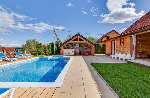 Gornje Dubrave House | Holiday Home Mala vila Rebeka -big swimmingPool