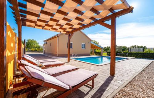 Murvica House | Holiday Home Marija with heated pool