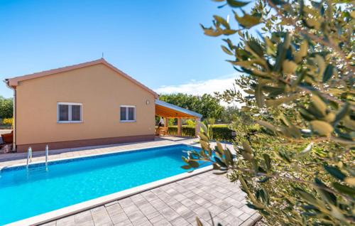 Murvica House | Holiday Home Marija with heated pool