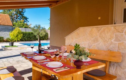 Murvica House | Holiday Home Marija with heated pool