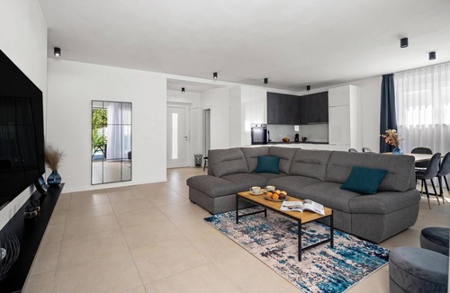 Nedescina House | Holiday Home Maris Pool & Jacuzzi, Labin, Croatia