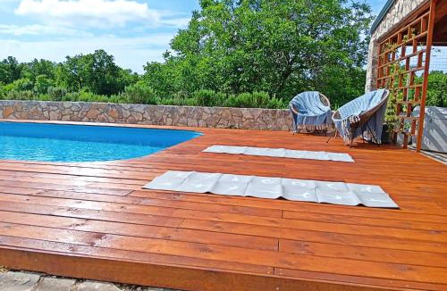 Gornje Planjane House | Holiday Home Marko with football field