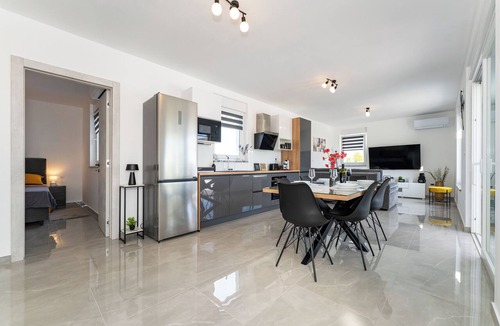 Paljuv House | Holiday Home Medena