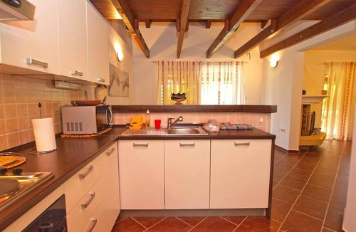 Gulici House | Holiday home mit Terrasse und Klimaanlage