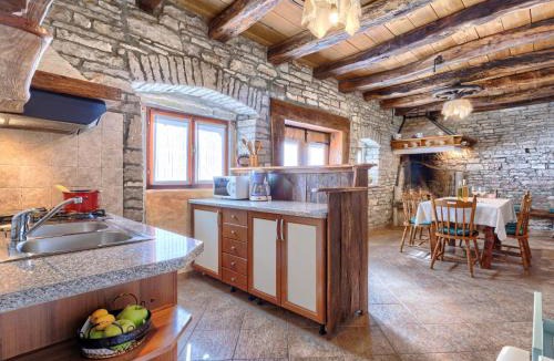 Heki House | Holiday Home Narcis by Interhome