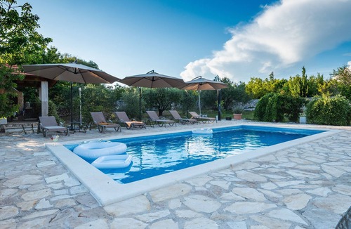Unesic House | Holiday home Neva with private pool and game room