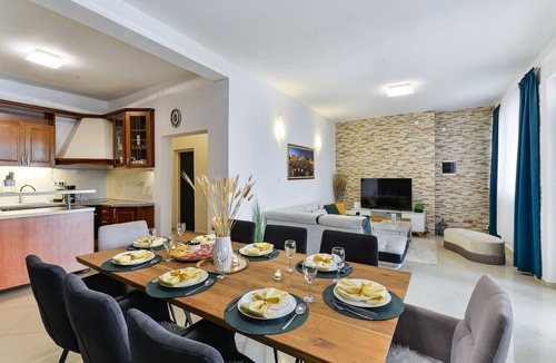 Galovac House | Holiday Home Noa - Four Bedroom Holiday Home with Swimming Pool