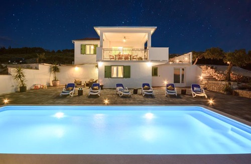 Splitska Villa | Holiday Home Nono Ante with heated pool