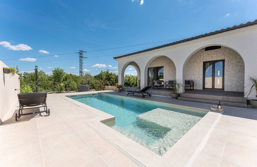 Bila Vlaka House | Holiday Home Olivarum with pool