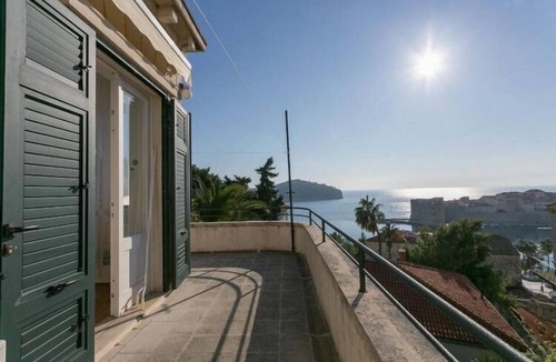 Ploce House | Holiday Home Patricija-Duplex Three Bedroom Apartment with Balcony and Sea View (A6+1)