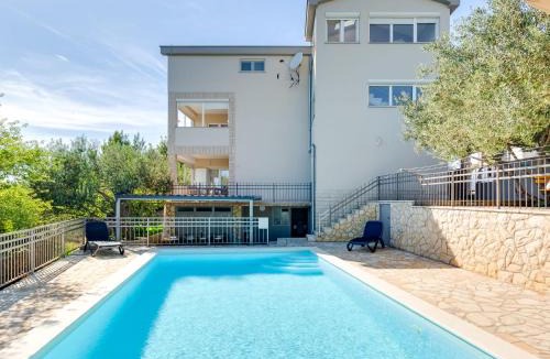 Maslenica House | Holiday Home Relax by Interhome
