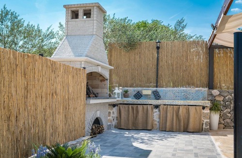 Danilo House | Holiday Home Rider - Two Bedroom Holiday Home with Outdoor Pool